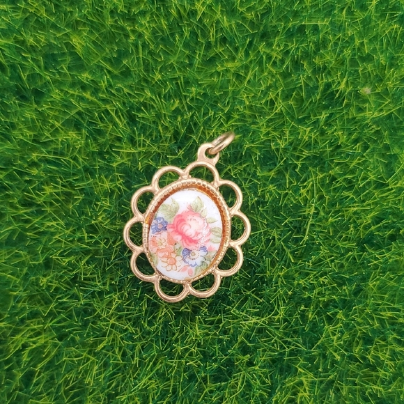 Floral Cameo Pendant Frame P321 - Picture 1 of 3